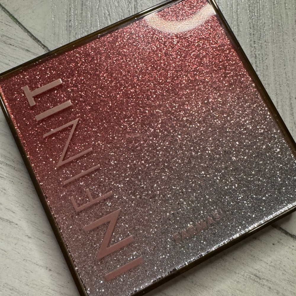 Infinit Palette (Blush, Bronze, Countoir, Highlight, Eyes) - Picture 3 of 3